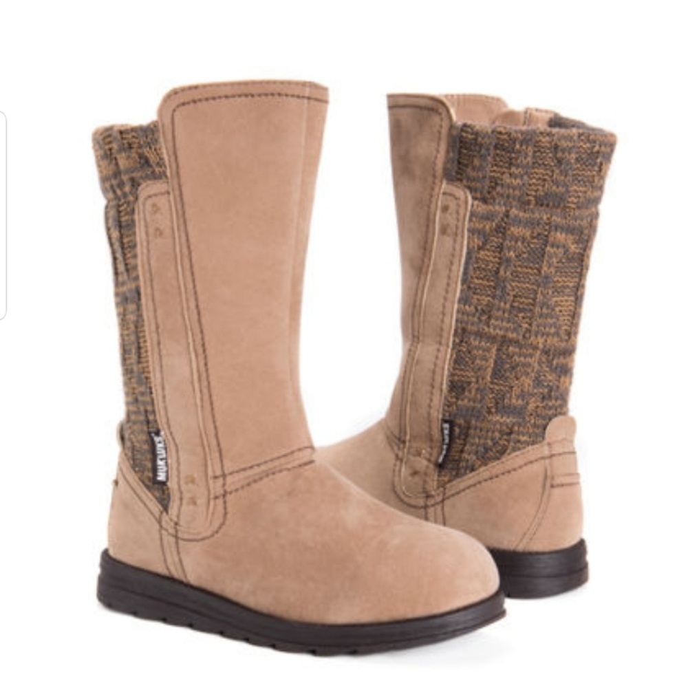 Muk Luks NWT boots size 9